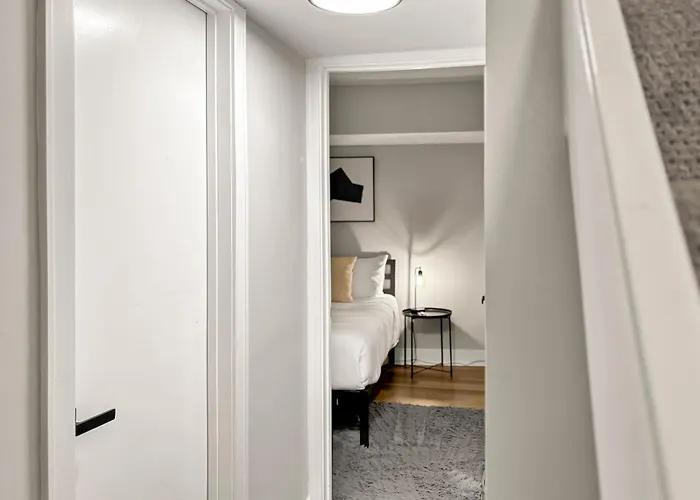 Spacious 4br Retreat - Chase E1 Chicago