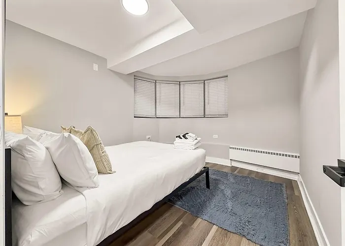 Spacious 4br Retreat - Chase E1 Chicago